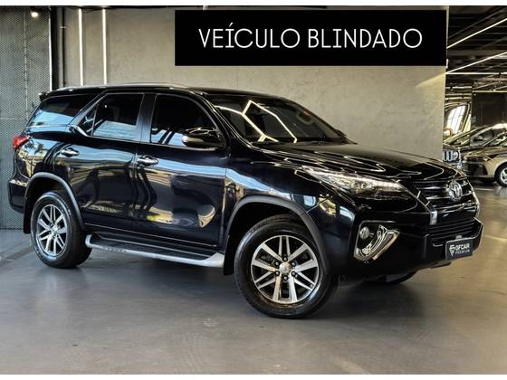 TOYOTA HILUX SW4 2.8 SRX 4X4 16V TURBO INTERCOOLER DIESEL 4P AUTOMÁTICO TOYOTA HILUX SW4 2.8 SRX 4X4 16V TURBO INTERCOOLER DIESEL 4P AUTOMÁTICO